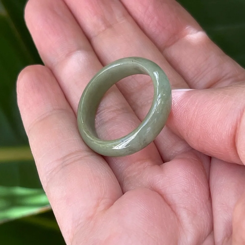 High quality spinach green jadeite jade size 10.5 ring - Picture 4 of 6